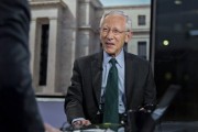 东华摘易宏观经济学教授兼实践者Stanley Fisher逝世 曾培养全球多位经济决策者